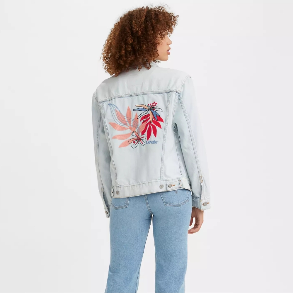 Levi's - Ex-Boyfriend Trucker Jacket Denim with Embroidered Floral Back | Small - Picture 3 of 16